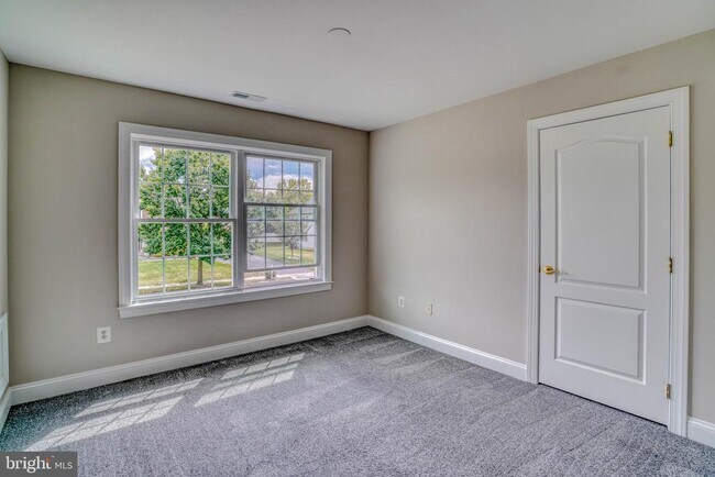 Building Photo - 9902 Player Dr