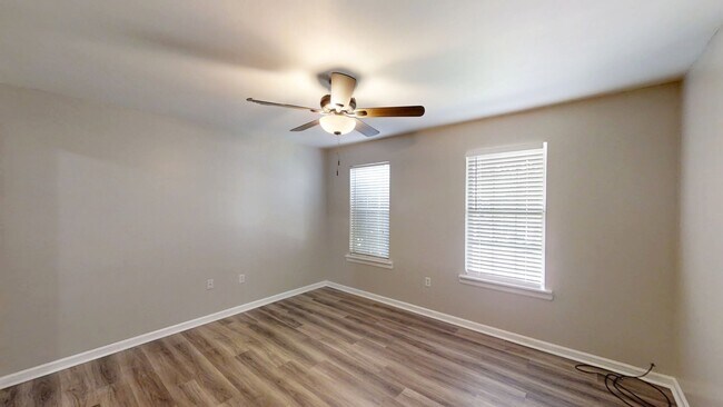 Building Photo - 334 Lamplighter Ln