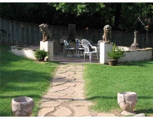 Building Photo - 356 S University Ave