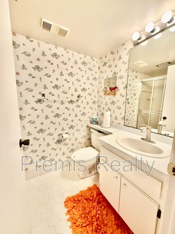 Building Photo - 2900 Cove Cay Dr