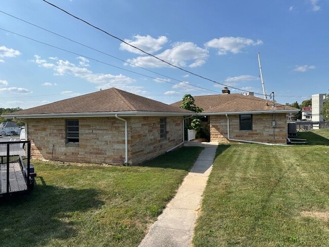 Building Photo - Single Family Home 3 Bed, 1.5 Bath In Derr...