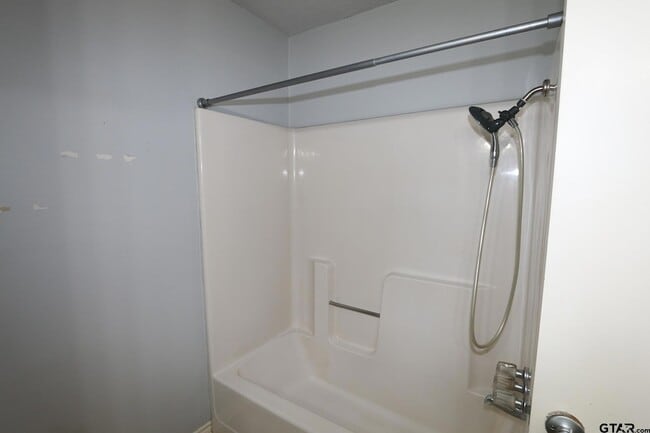 Building Photo - 963 Creekside Drive