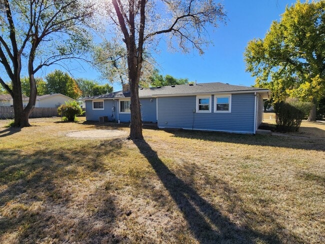 Building Photo - 318 W Feather Pl