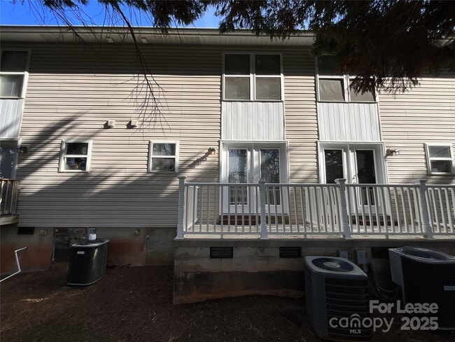 Building Photo - 206 W 15th St