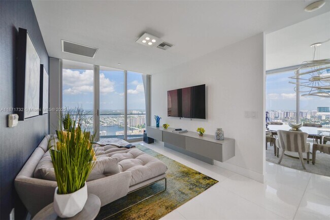 Building Photo - 16901 Collins Ave