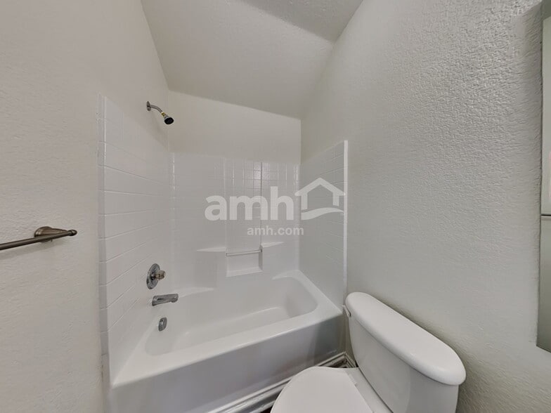 Building Photo - 2643 Basswood Dr