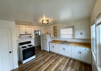 Building Photo - SPACIOUS 2bed/1bath unit available now!!