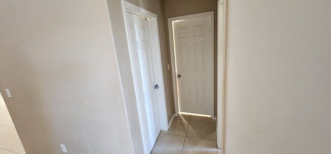 Building Photo - Charming 3 bedroom home with great curb ap...