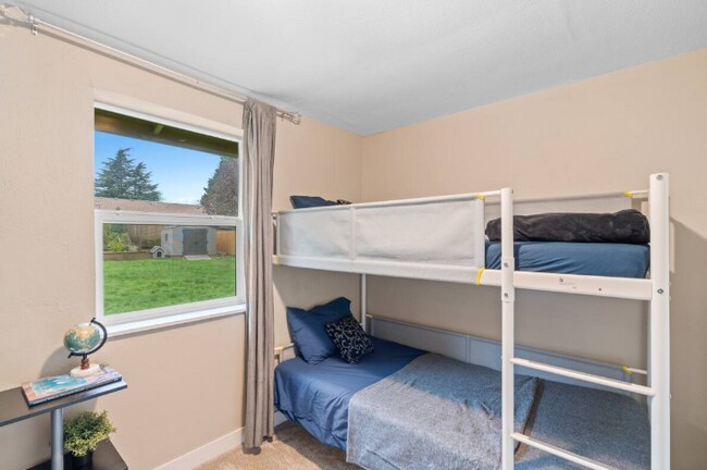 Building Photo - 9810 NE 3rd St