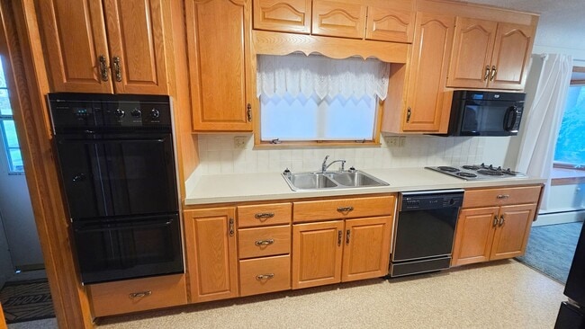 Building Photo - Charming 3-Bedroom Home on Spacious Land Just South of Ankeny - RENT SPECIAL