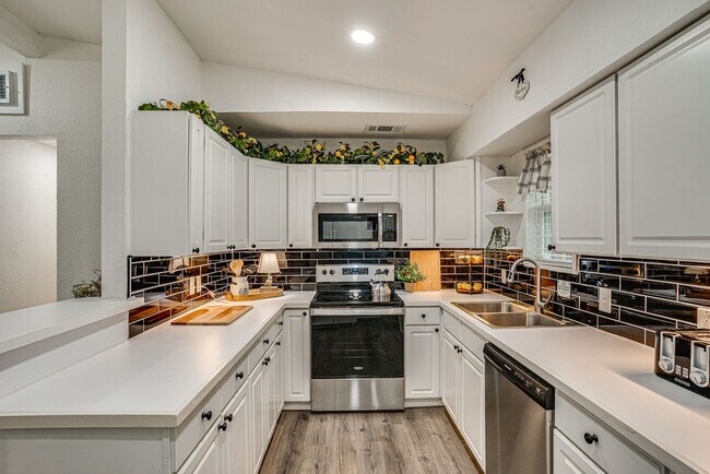 Building Photo - 4211 Coronet Ln