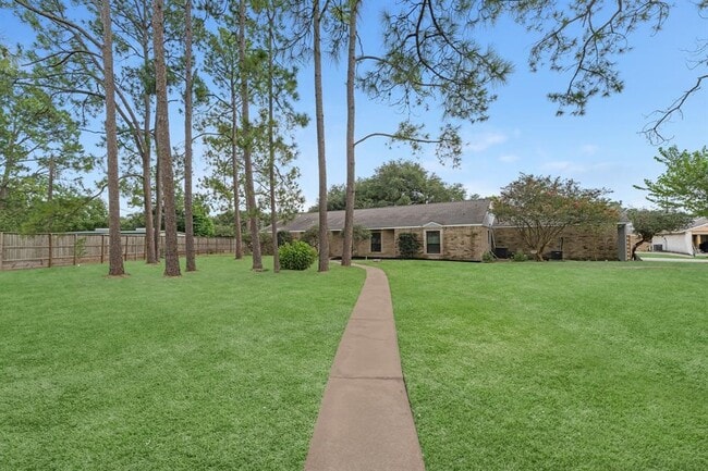 Building Photo - 8219 Wateka Cir