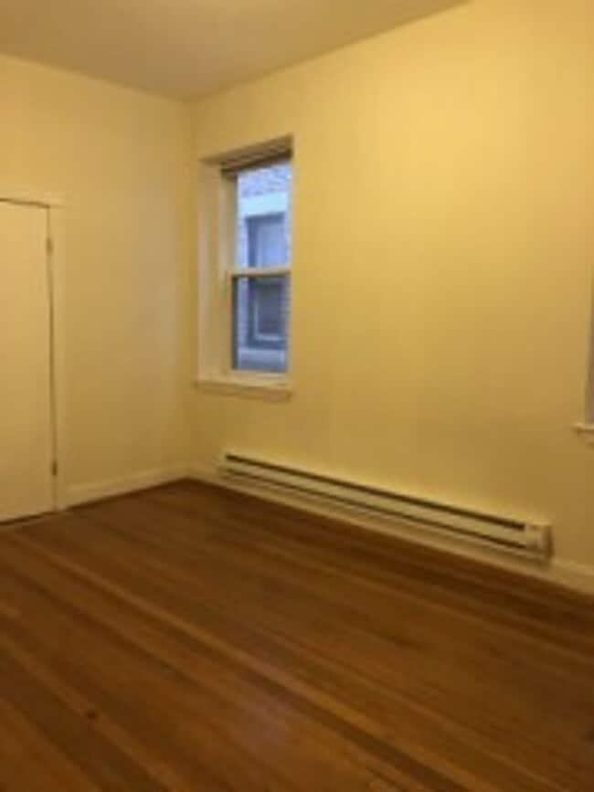 Building Photo - KENMORE (BU/NEU) 3 bed 1.5 bath - 9/1 - NO FEE