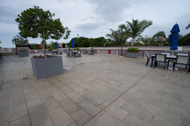 Building Photo - Spacious 2BR/2BA w/ Views, Lanai & 2 Parking – One Waterfront Tower