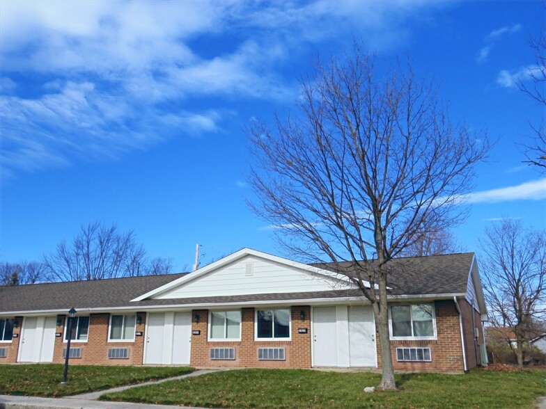 Primary Photo - Whispering Creek Apartments