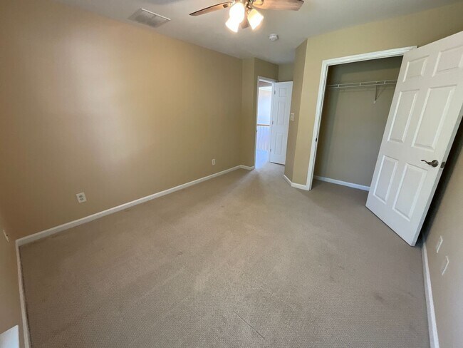 Building Photo - Half Off First Month's rent if you move in by July 31st, Spacious & Elegant 4 BR / 2.5 BA High Po...