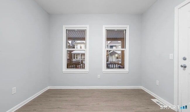 Building Photo - 303 Poplar St