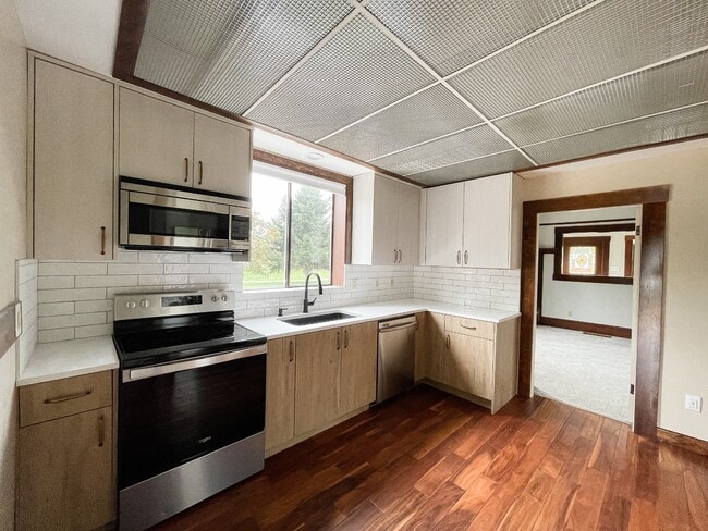 Building Photo - 9905 NE 46th Ct