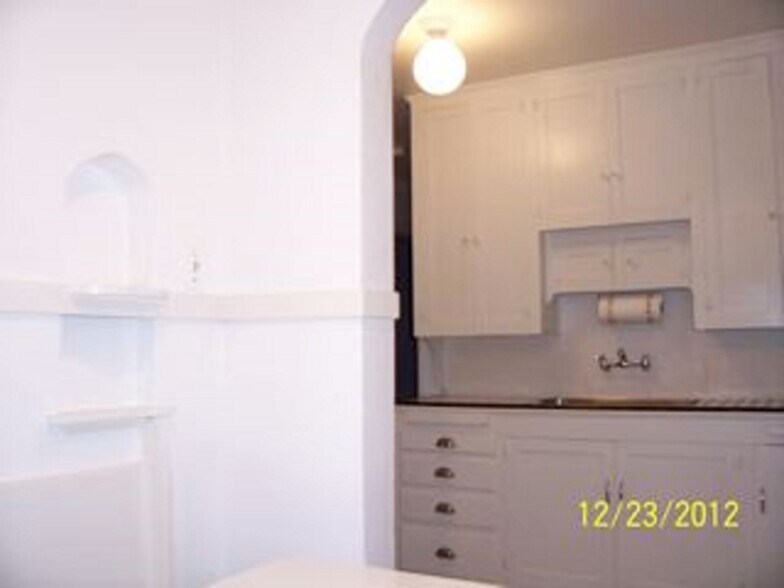 kitchen - 1110 S 900 E