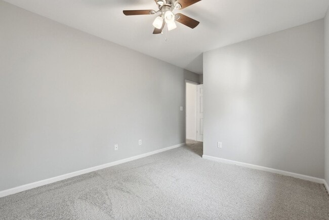 Building Photo - Spacious 4BR Home with New Carpet & Fenced Backyard
