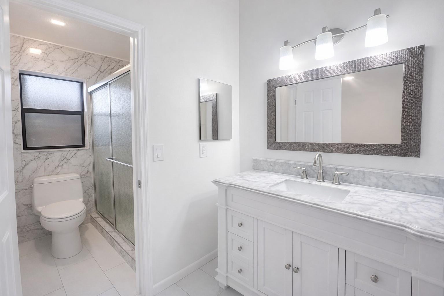 Building Photo - 3950 Cocoplum Cir