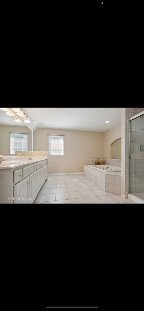 Building Photo - BEAUTIFUL HOUSE- 4+1 bsmt bedroom, 3.5 bat...
