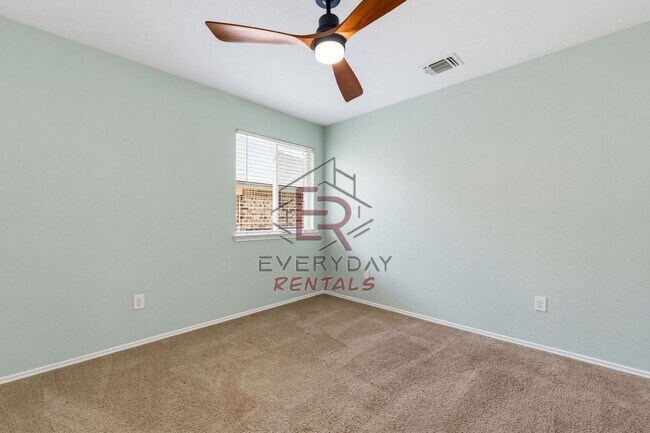 Building Photo - 5582 Perdita Dr