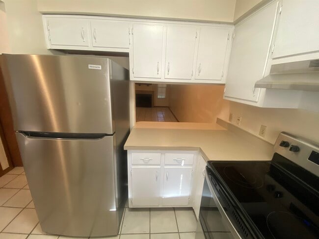 Building Photo - 1102 Greentree Ct