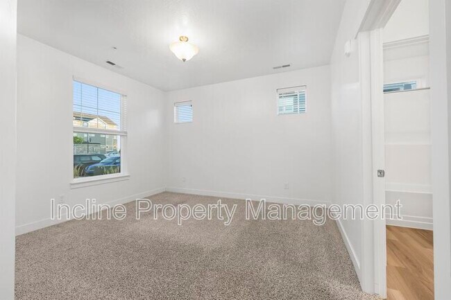 Building Photo - 750 N 260 W