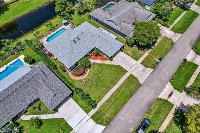 Building Photo - 13582 Columbine Ave