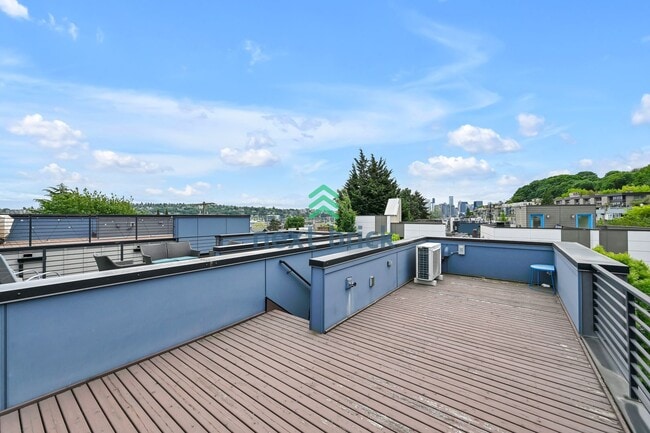 Building Photo - 2 BED & 2 BATH TOWNHOUSE FOR RENT