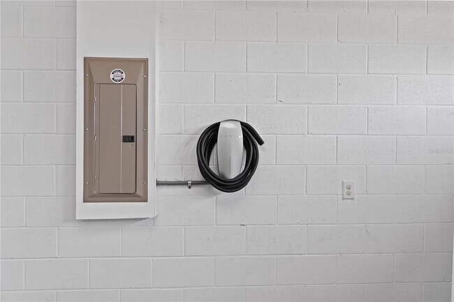 Building Photo - 9894 Mere Pkwy