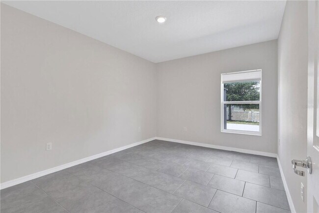 Building Photo - 4225 Beargrass St