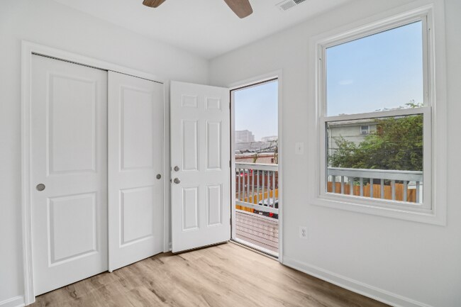 Building Photo - 303 Seaton Pl NE