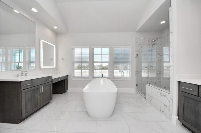 Building Photo - 826 Cage St