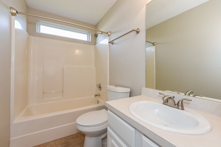 Building Photo - 2900 Summer Hollow Ct