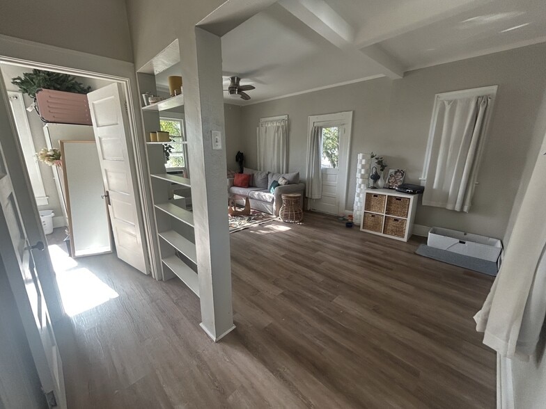 Building Photo - 508 12th Ave N