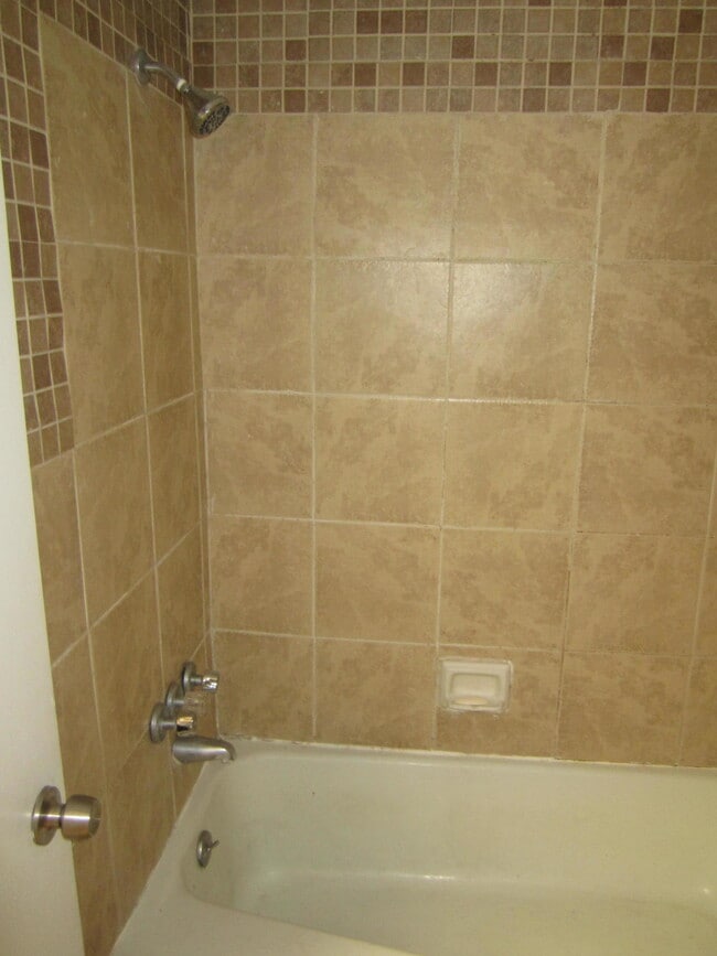 Building Photo - 6717 Southwind Dr