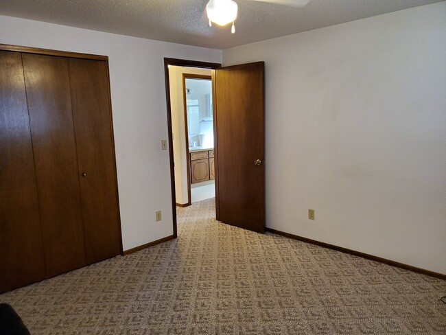 Building Photo - Bright 2 bed, 1 bath Duplex in NW Loveland