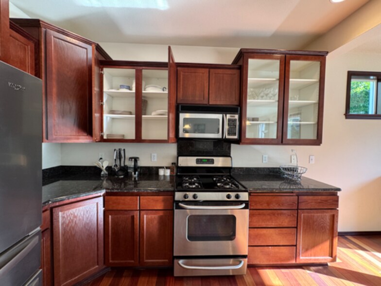 Building Photo - 5624 8th Dr W