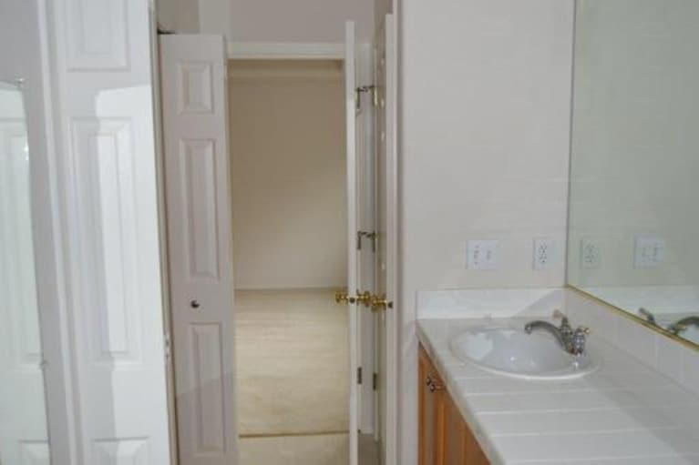 Building Photo - 1290 NE Margeaux Pl