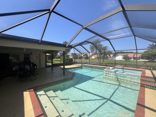 Building Photo - 9775 Sun Pointe Dr
