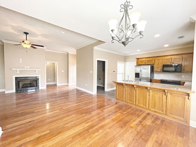 Building Photo - 10362 Hillmont Ave