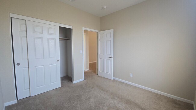Building Photo - 1443 Greenbrier Dr