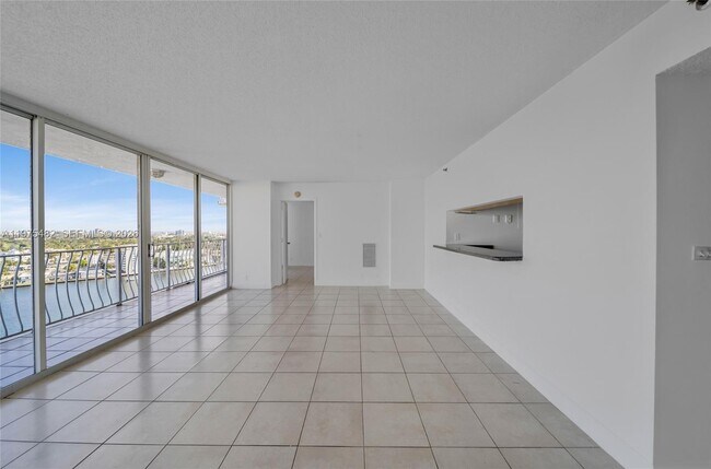 Building Photo - 7601 E Treasure Dr