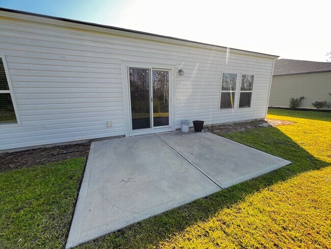 Building Photo - Welcome To The Preserves At Hiltonhead Lakes