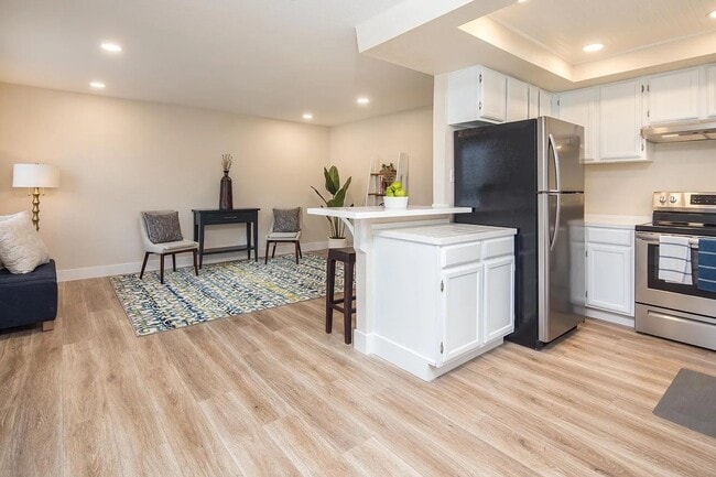 Building Photo - 3689 Grant Dr