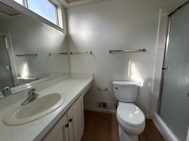 Building Photo - 22 Meadowgreen Cir