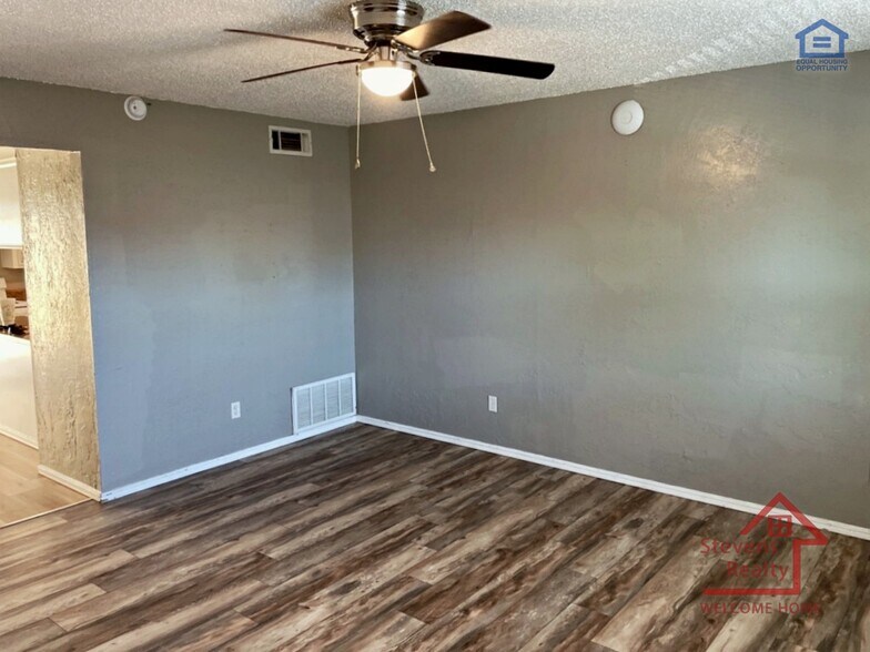 Building Photo - 2111 NW Lindy Ave