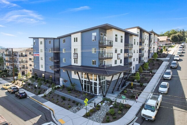 Building Photo - 500 Square